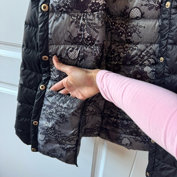 Twin-Set Women's Black Puffer Jacket. Small - Picture 11 of 11